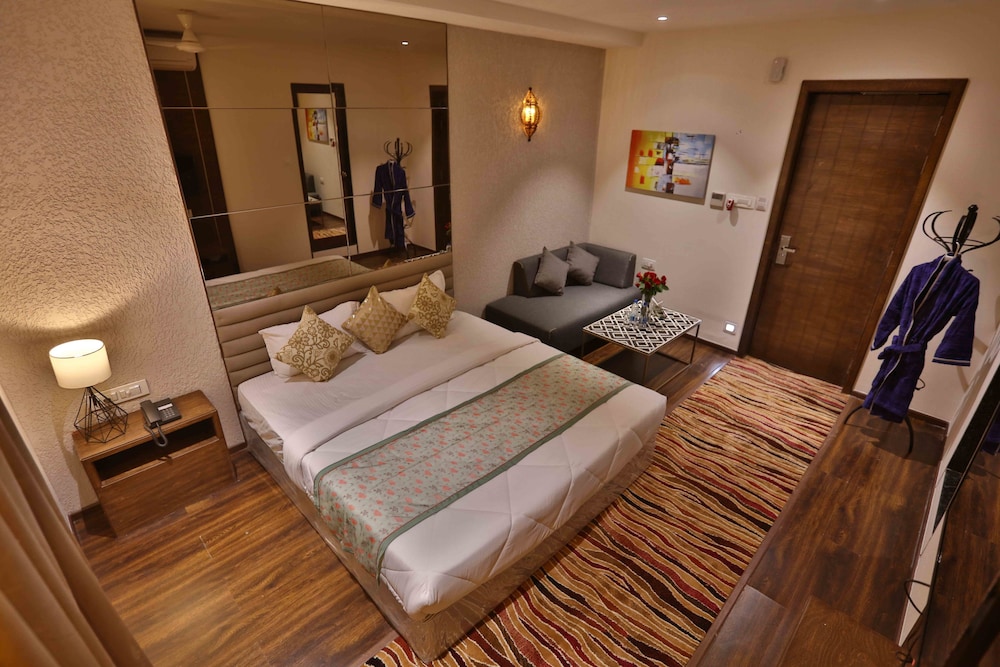 HOTEL PRESIDENT COTTAGE 12/43