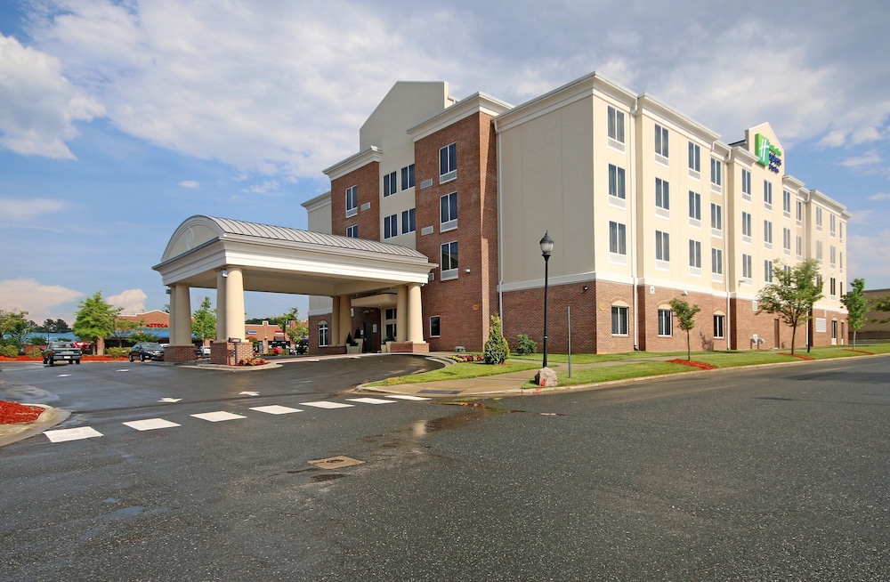 Holiday Inn Express And Suites Charlotte North 41/49