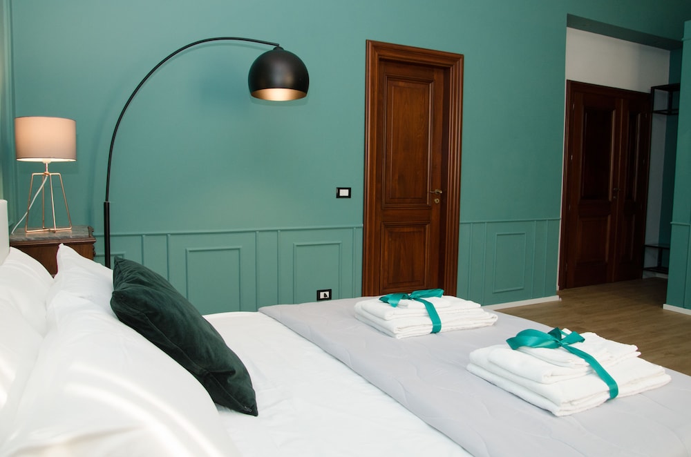 EXCLUSIVE, DOUBLE BED