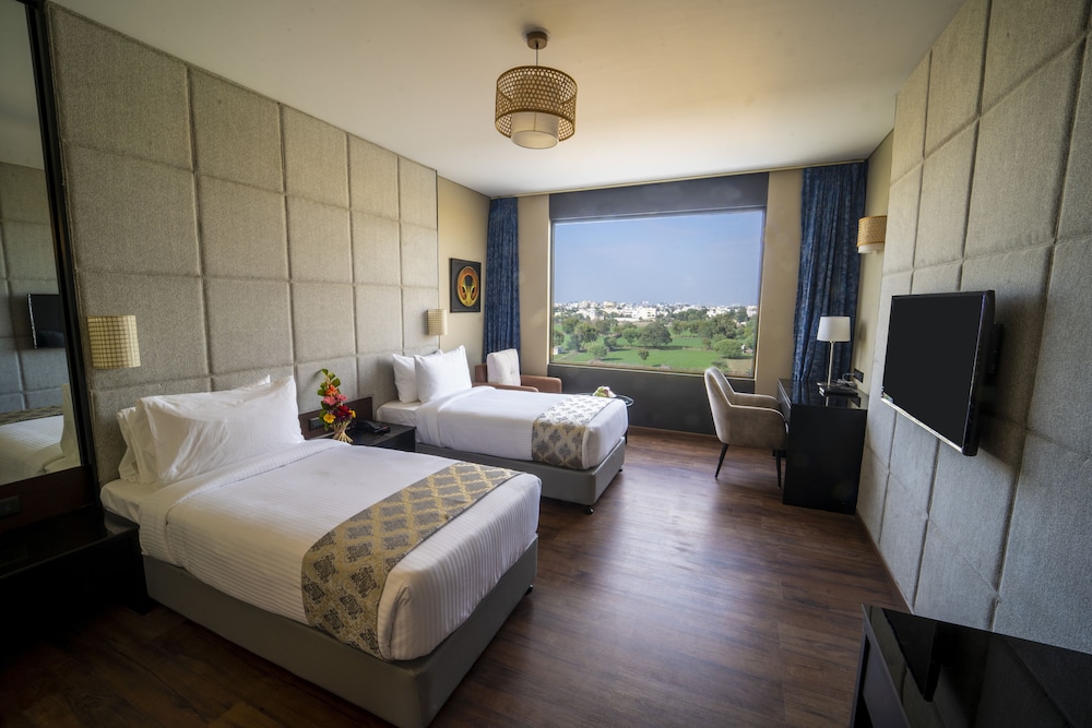 Essentia Luxury Hotel Indore 34/68