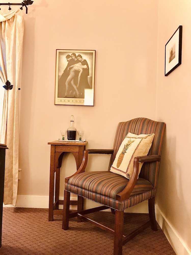Arden Forest Inn 54/72
