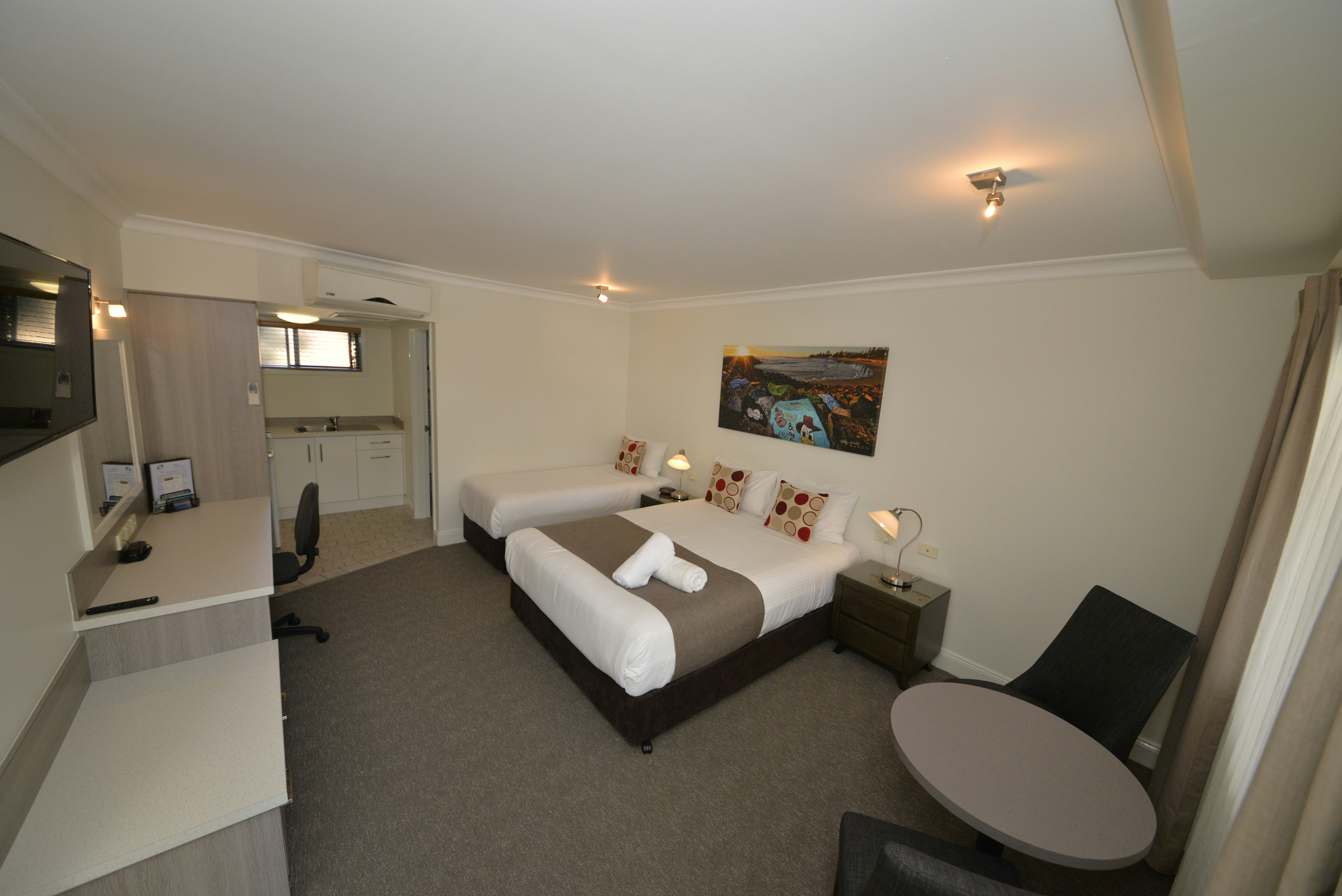 ROCKPOOL MOTOR INN 2/6