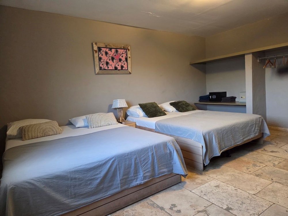 Comfort, Studio, 2 Queen Beds, Courtyard View, Courtyard Area