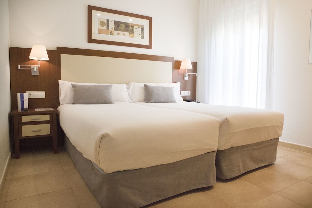 ALBUFERA APARTHOTEL 7/28