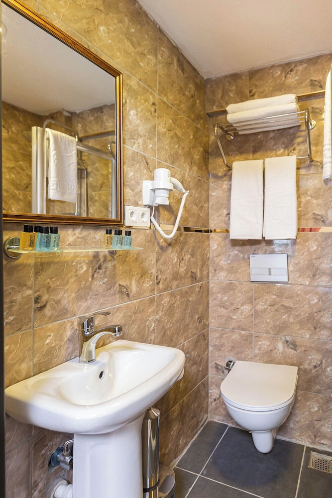 Ria Suites Hotel 35/37