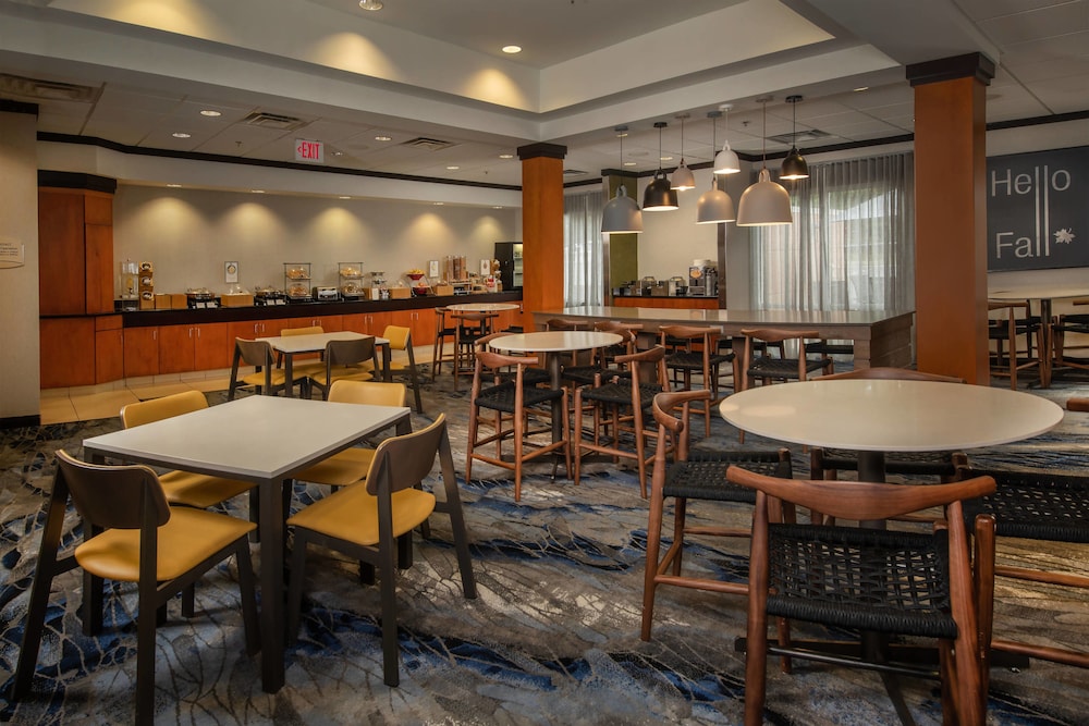 Fairfield Inn Suites Harrisonburg 23/26