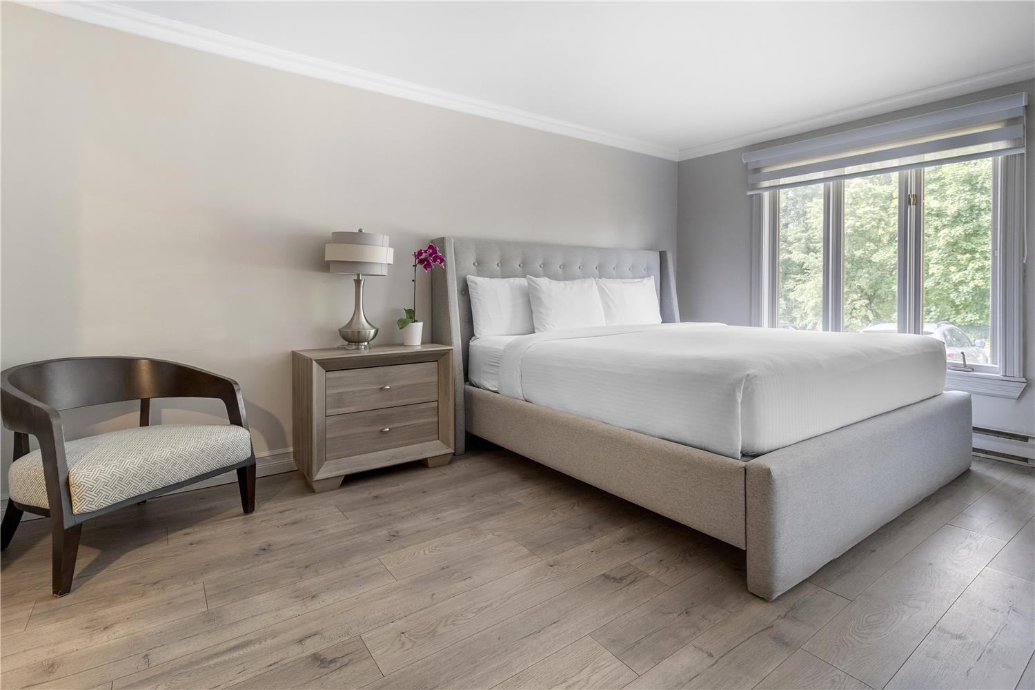 2 Rooms, Suite, King Bed, Sofa, Bathtub, Accessible