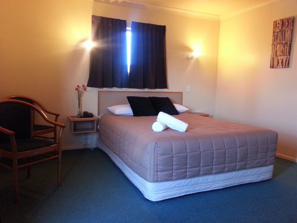 New Castle Motor Lodge 16/53