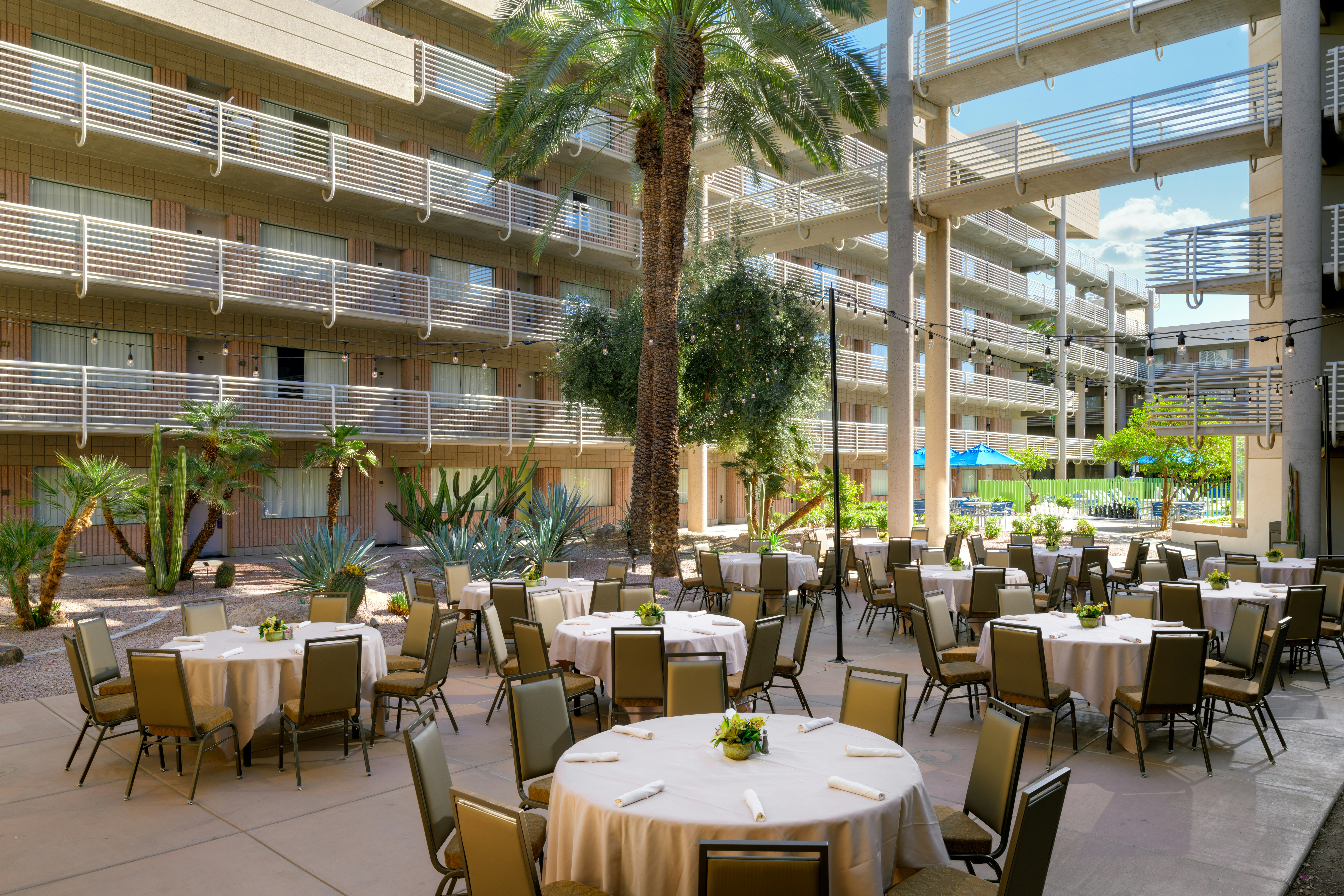 DoubleTree Suites by Hilton Hotel Phoenix 18/38
