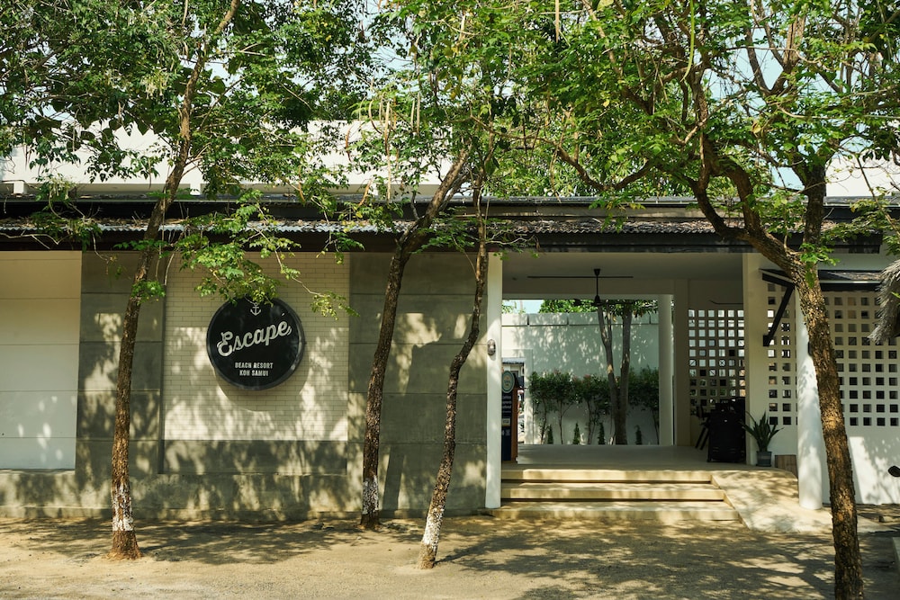 ESCAPE BEACH RESORT 46/50
