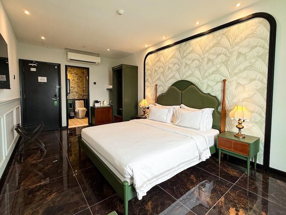 PREMIER, KING BED