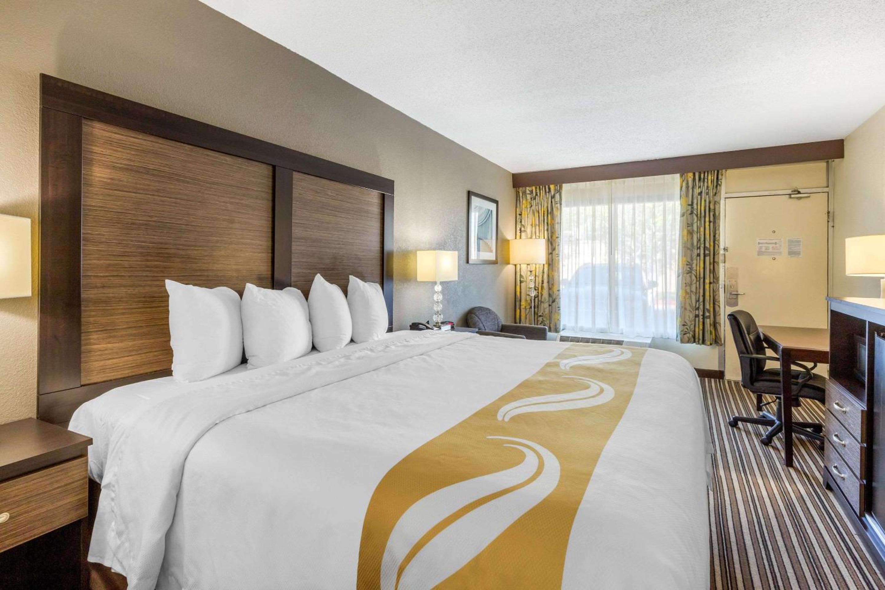 ROOM, DOUBLE BED