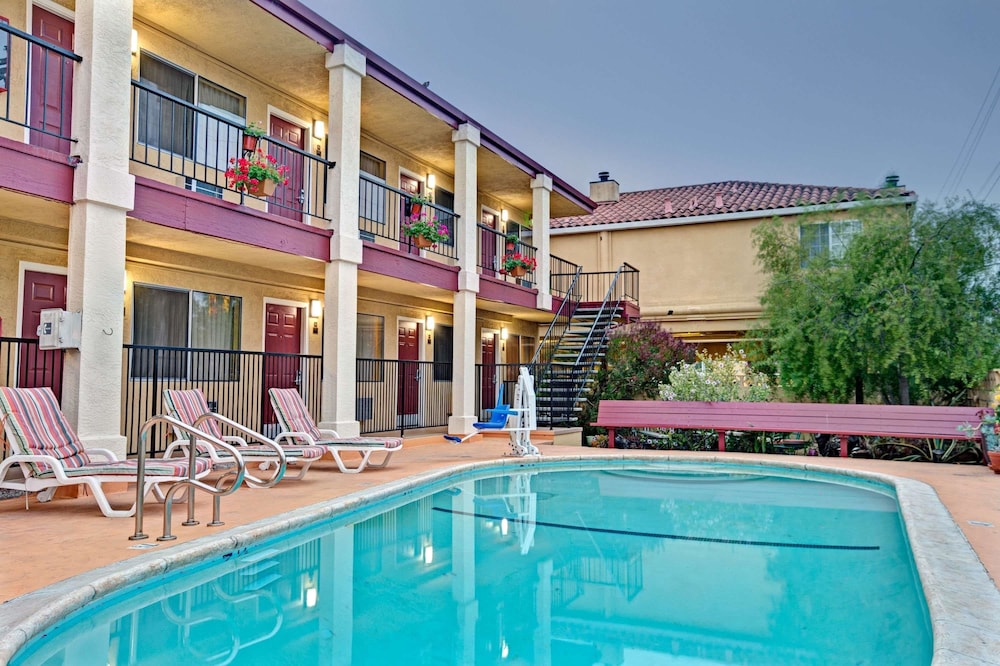 Super 8 by Wyndham Santa Cruz Beach 1/31