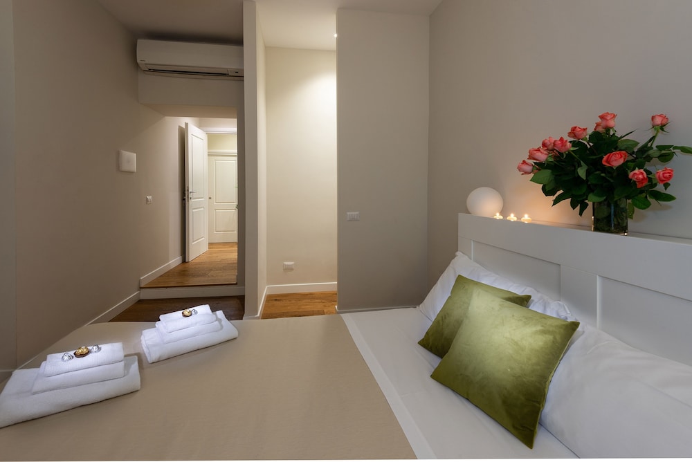 Claudia Rooms 15/39