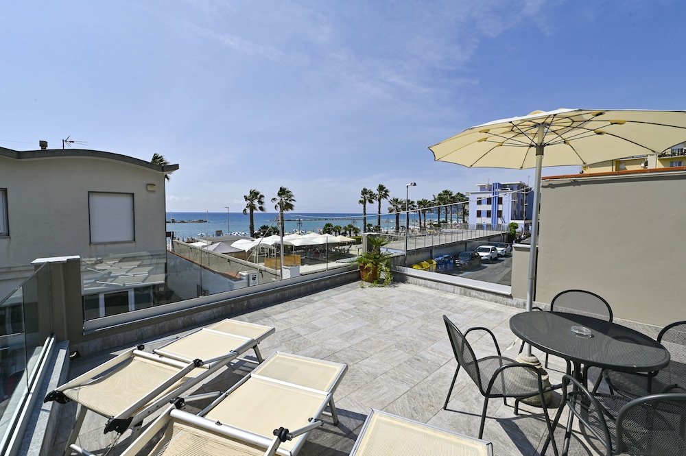 Hotel Delle Rose 26/50