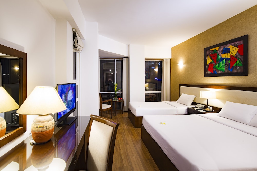 DELUXE, TWIN BEDS, CITY VIEW
