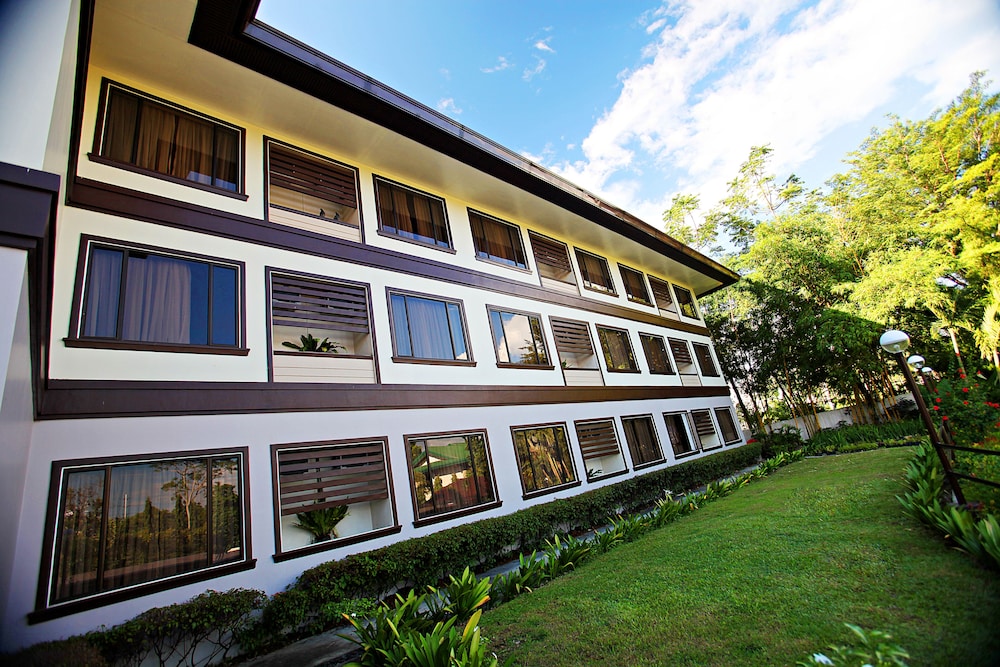 Hotel Tropika 8/49
