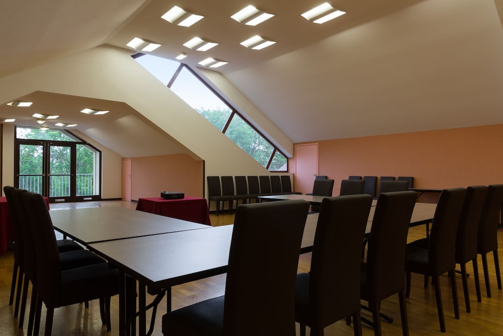 Hotel The Originals du Beryl Lons-le-Saunier - Restaurant Le Loft 13/21