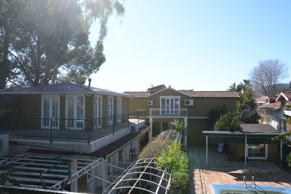 Berg Hotel 3/50