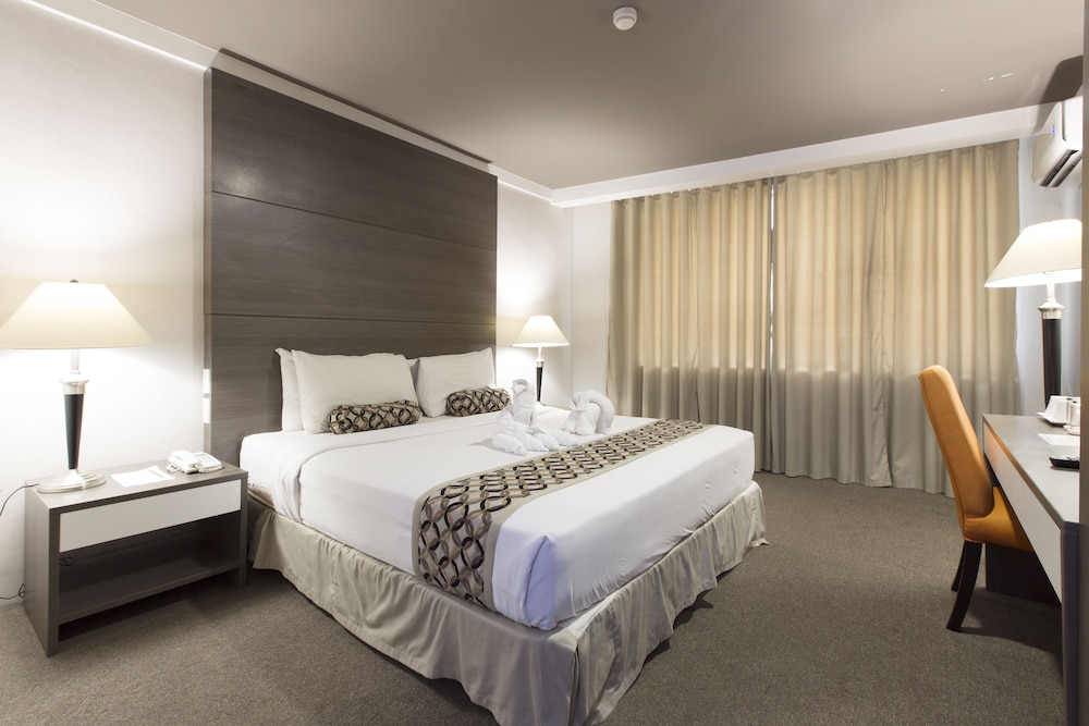 88 Courtyard Hotel 22/52