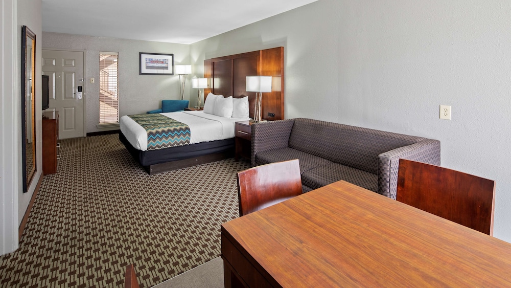 Best Western Near Lackland Afb/Seaworld 33/41