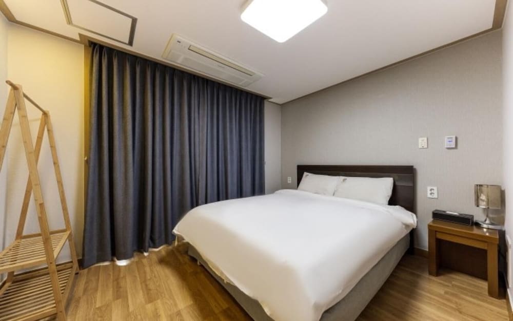Mud Beach Hotel 12/57