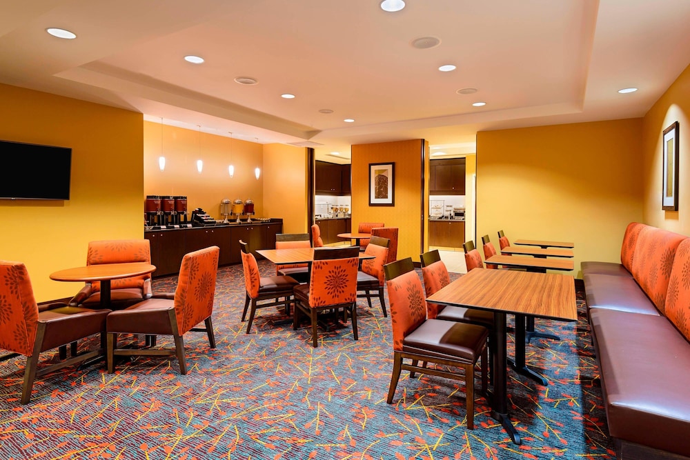 Residence Inn Fort Myers at I-75 and Gulf Coast Town Center 37/53