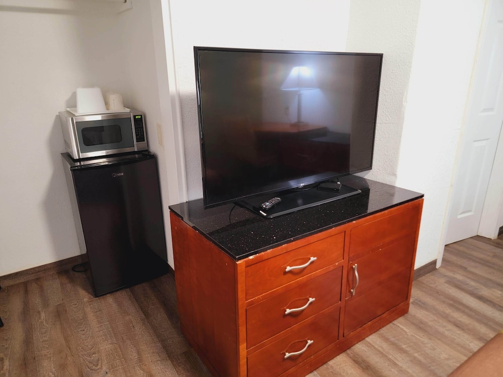 Super 8 by Wyndham El Centro North 7/29