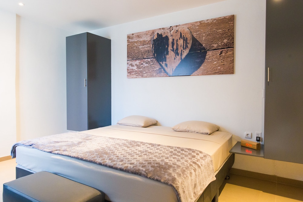2 BEDROOMS, APARTMENT