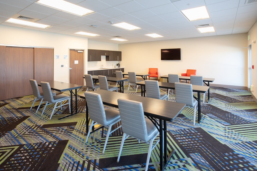 Holiday Inn Express & Suites Goodland I-70 34/45