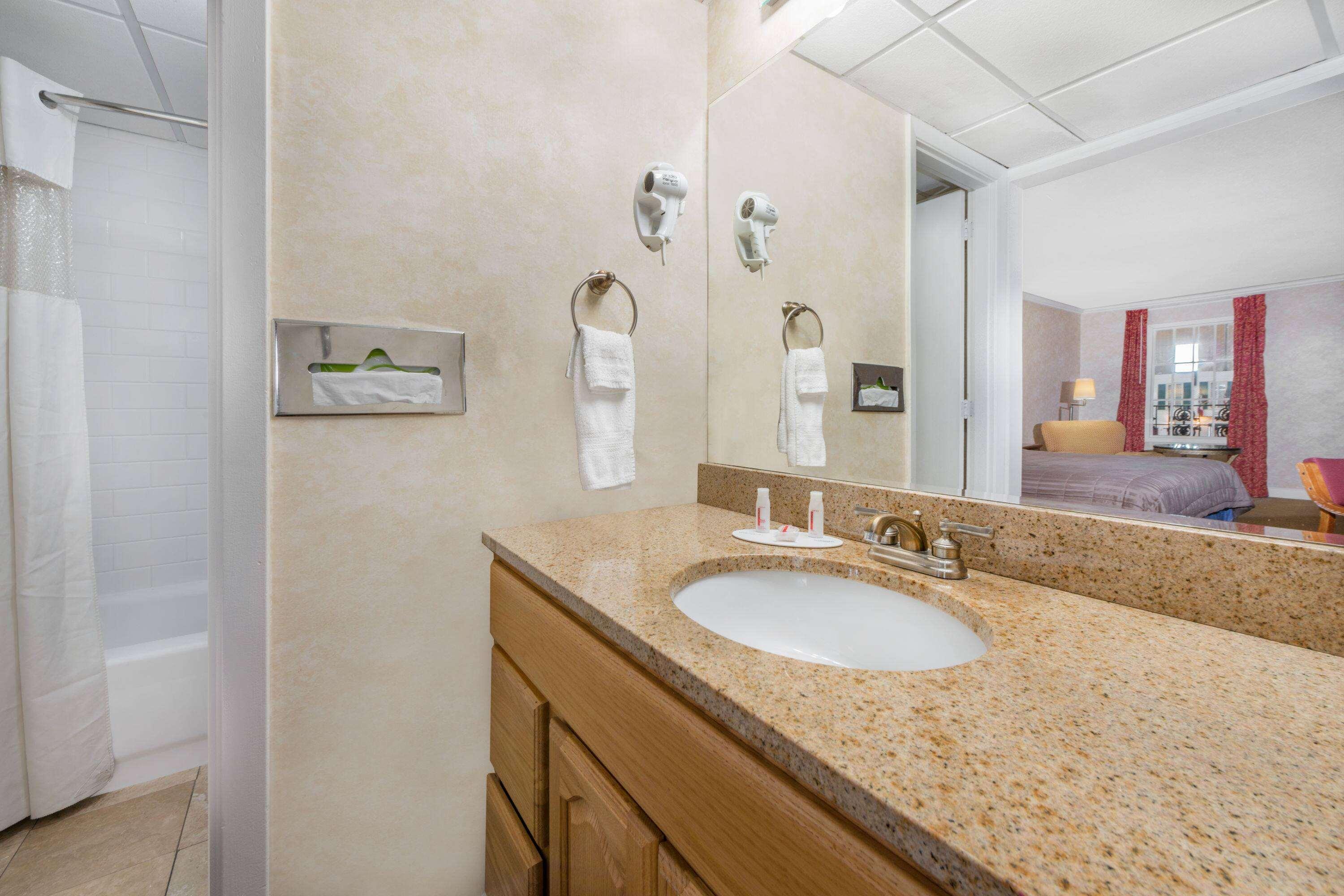 Howard Johnson By Wyndham Burlington 24/24