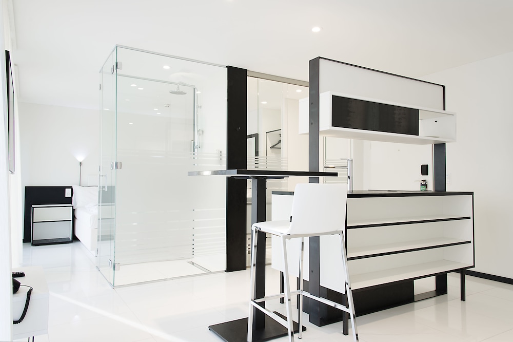 THESSONI HOME ZURICH 18/48