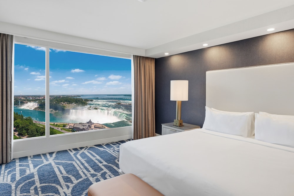 Premium, Suite, 1 King and 2 Queen Beds, Falls View