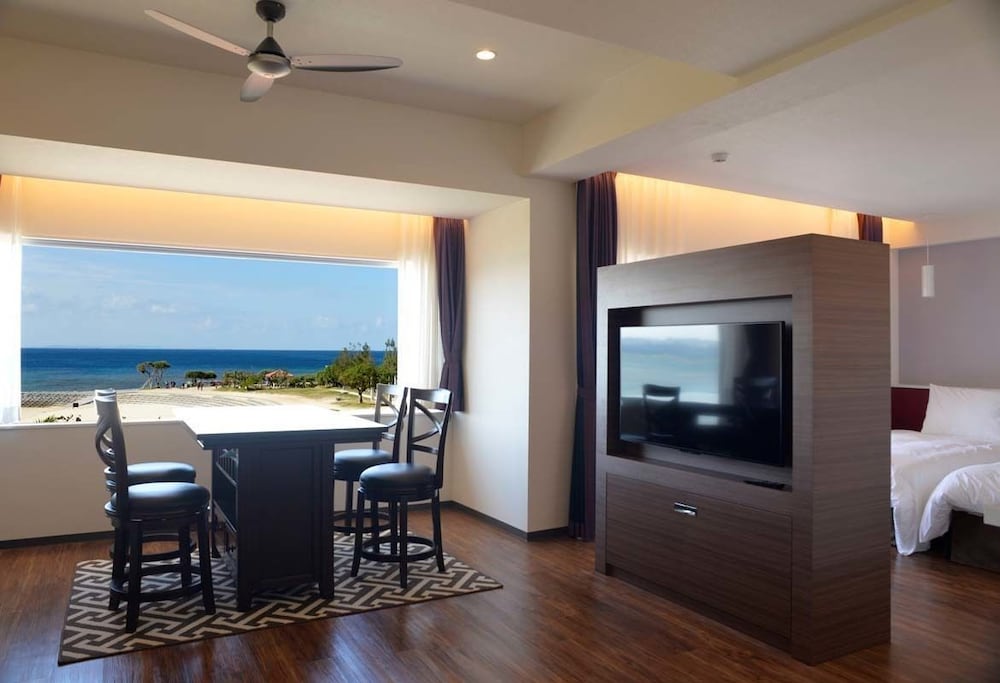 Sunset Beach Hotel 33/55