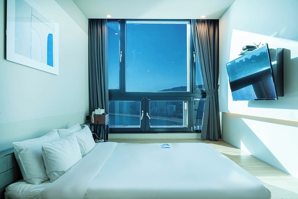 Avenue, 2 Futon Beds, Ocean Floor، H Avenue 5/8