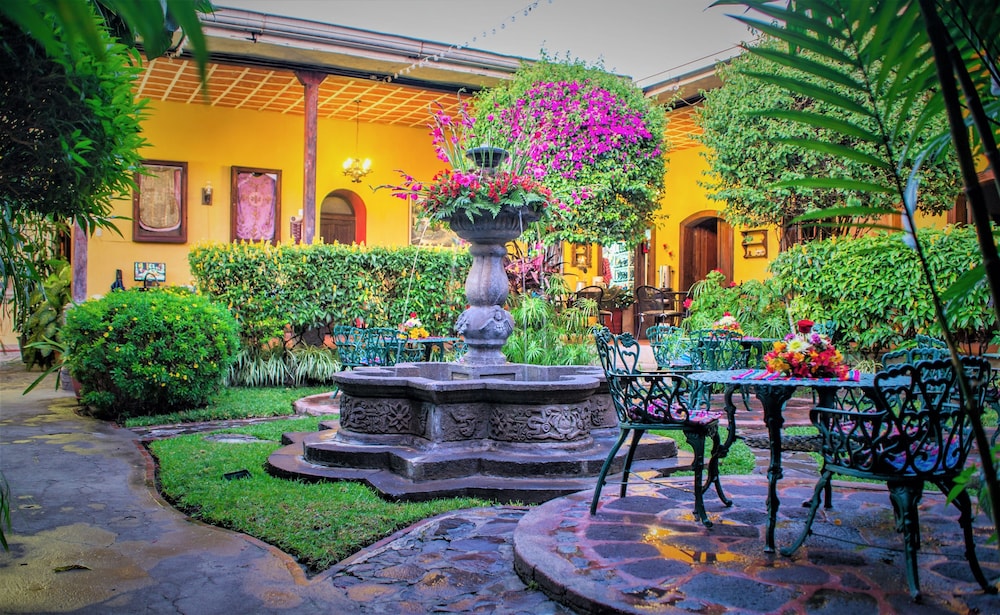 Hotel Casa Antigua 47/50