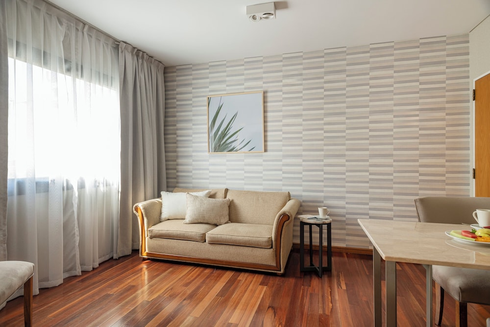 ARGENTA TOWER HOTEL 40/64