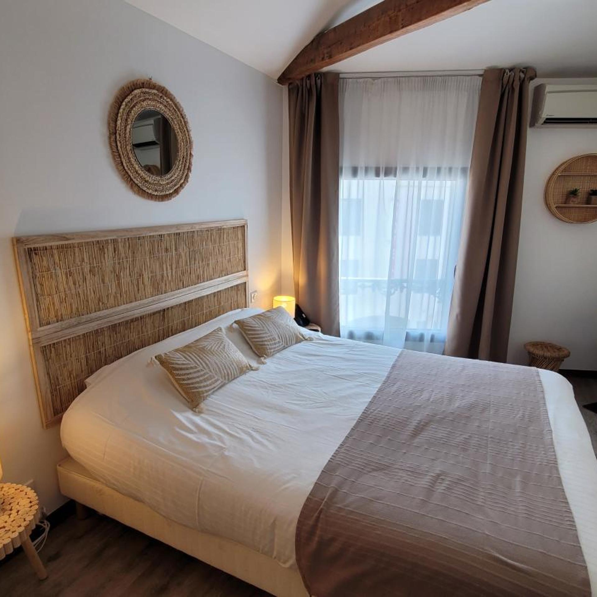 Room, Double Bed