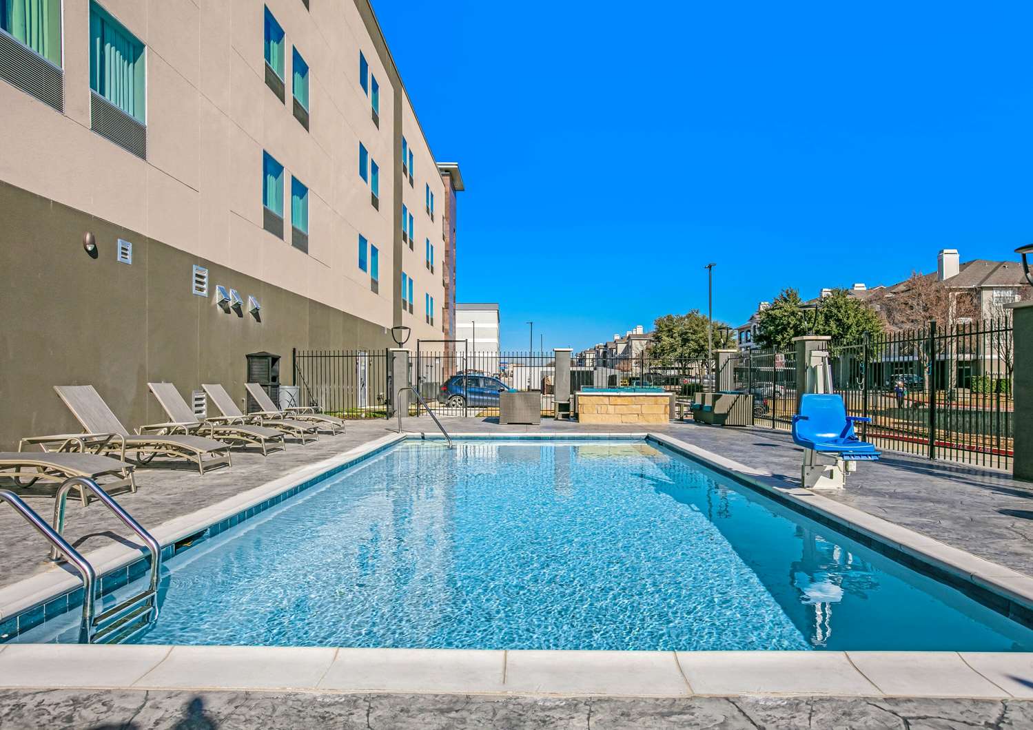 La Quinta Inn & Suites by Wyndham DFW West-Glade Parks 44/47