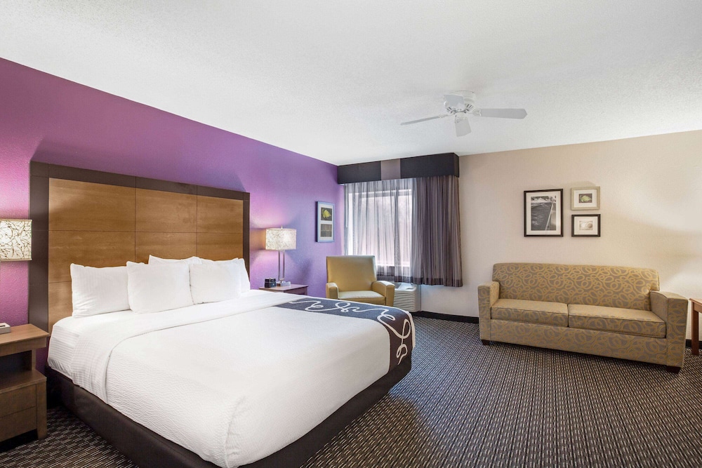 La Quinta Inn & Suites by Wyndham Hartford - Bradley Airport 18/47