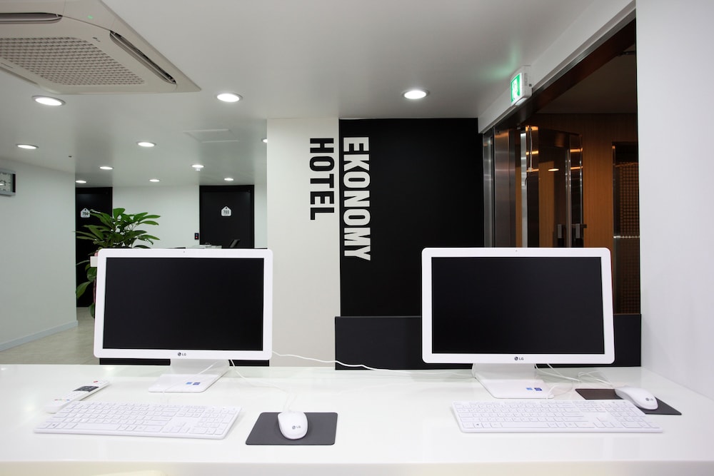 Ekonomy Hotel Myeongdong Premier 35/48