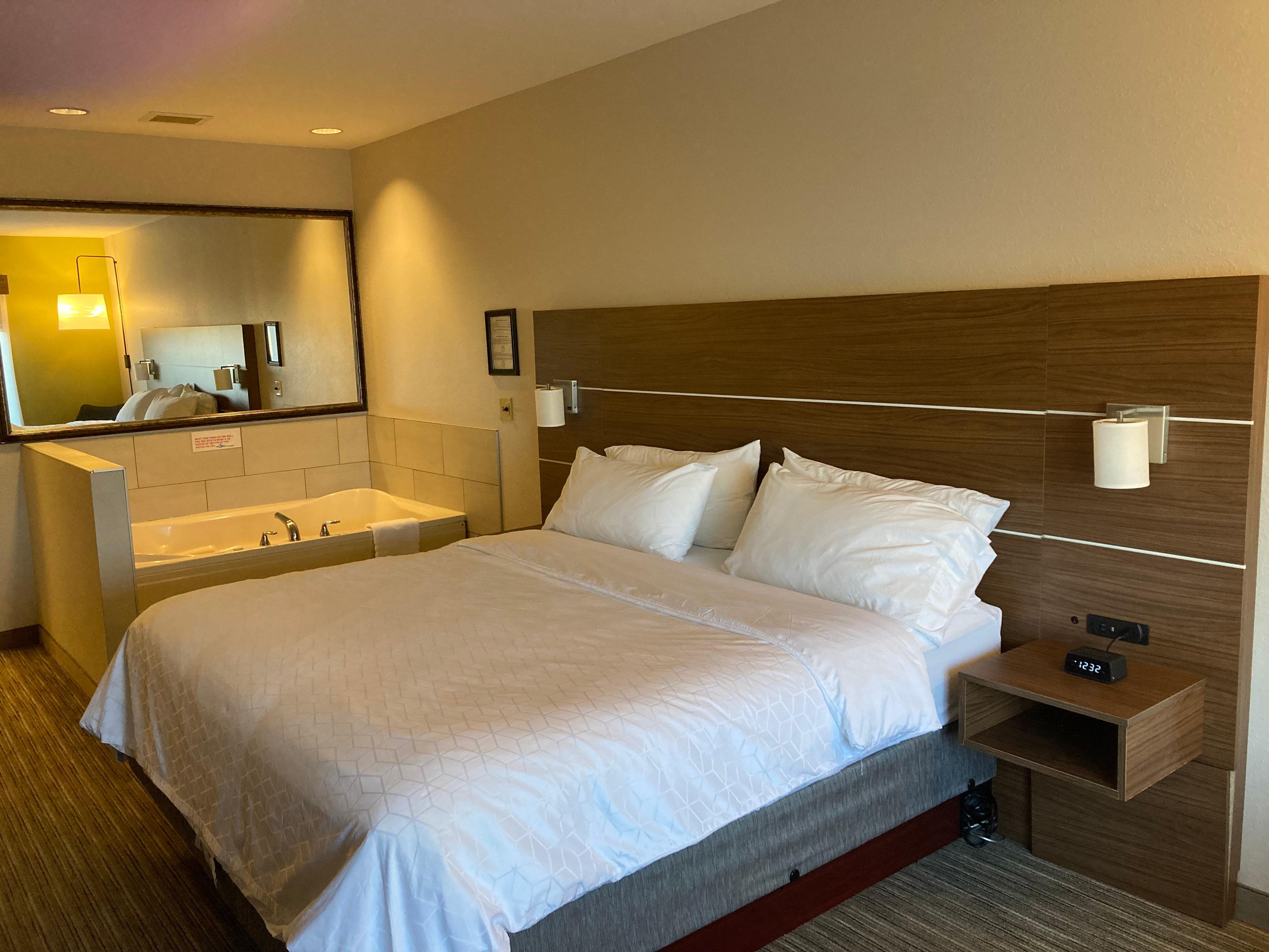 Standard, King Bed, Jetted Tub