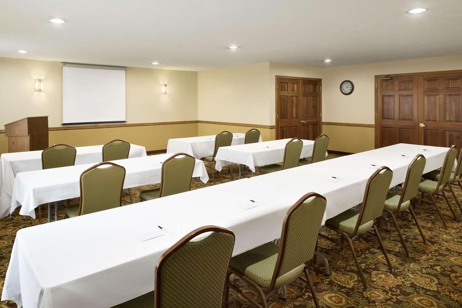 Country Inn and Suites By Radisson Grinnell 18/20
