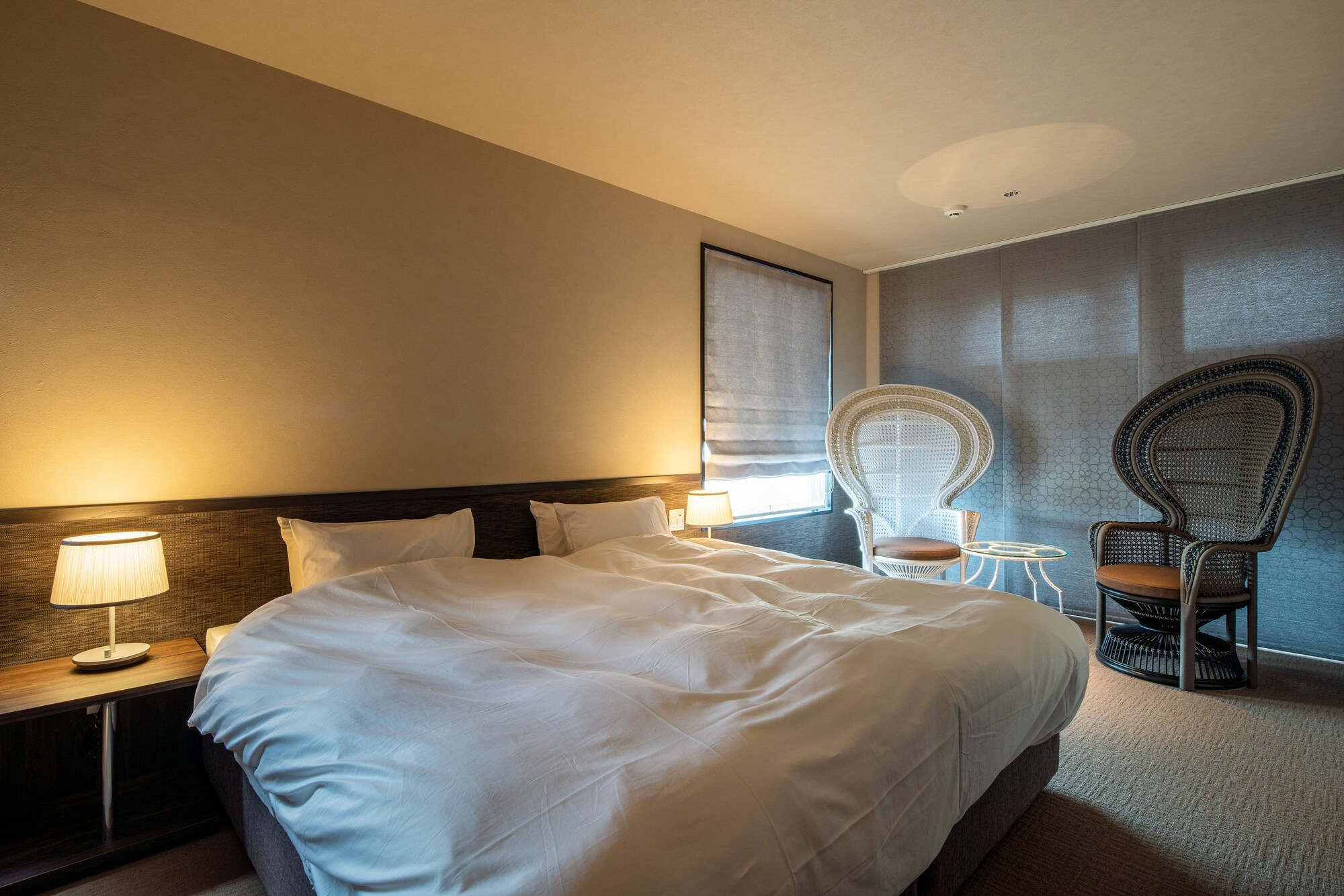 DELUXE, KING BED