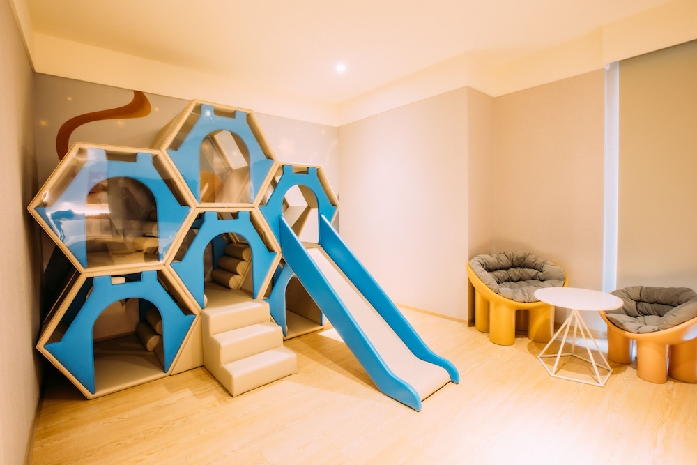 Mega Hotel Chiayi (ex. Hotel Discover) 55/63