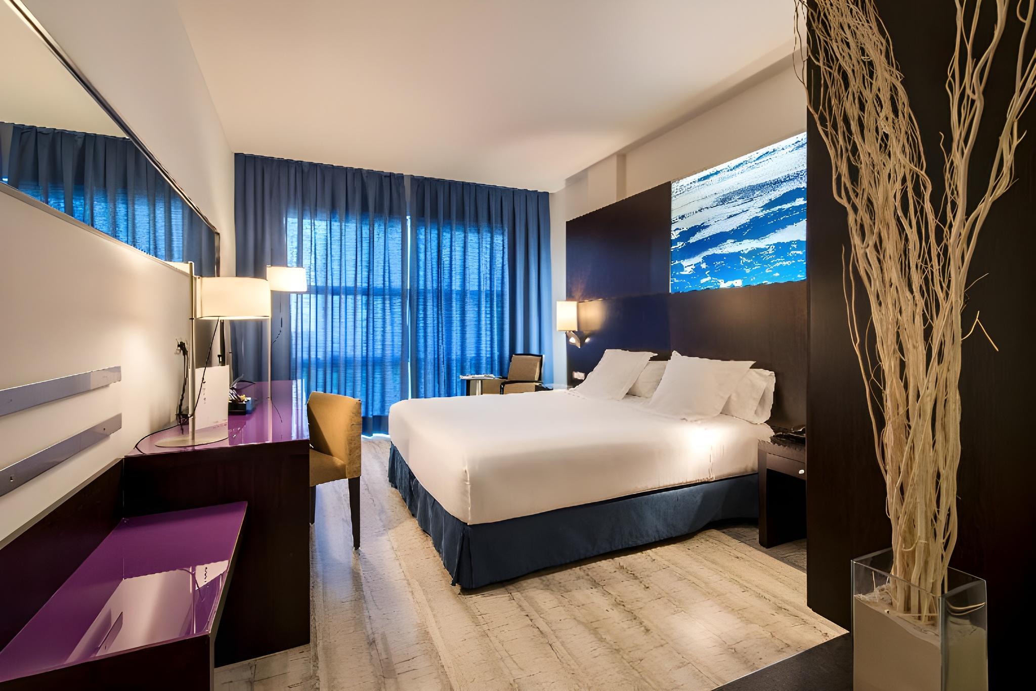 ROOM, SINGLE, DOUBLE BED