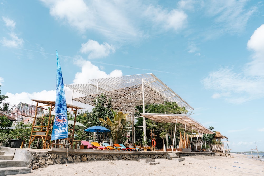 Mambo Beach Resort 16/30