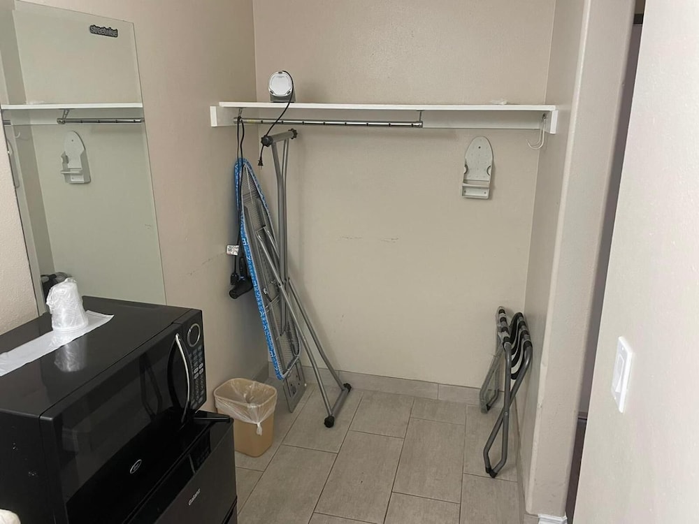 Colony Inn Buena Park 41/64