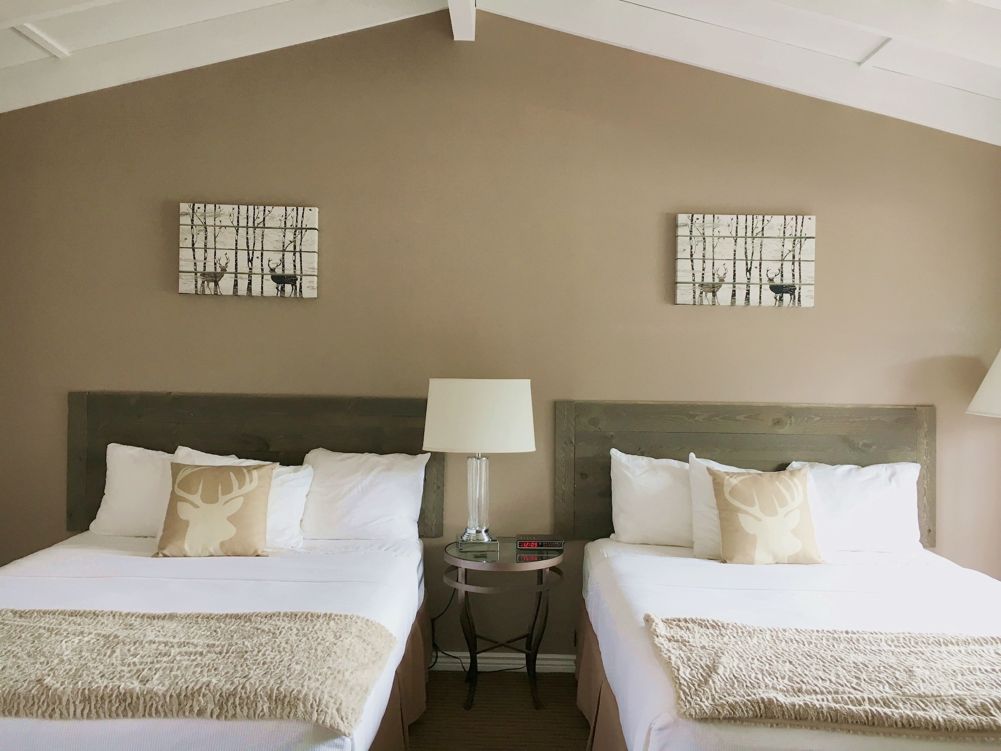 Room, 2 Queen Beds, Mountain View, Balcony