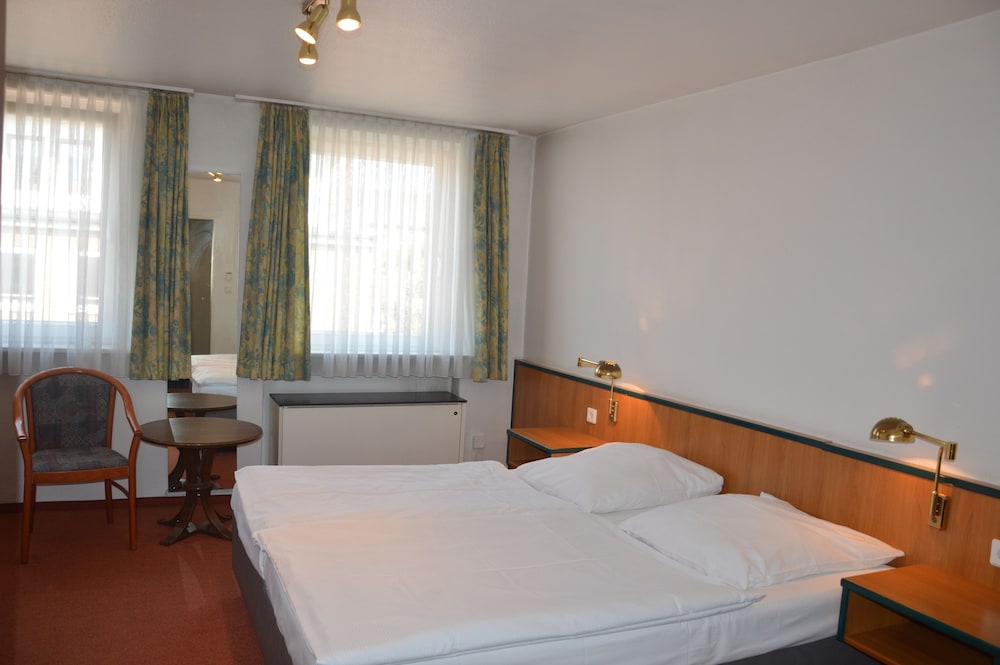 Centrum Hotel Commerz am Bhf Hamburg Altona 14/50